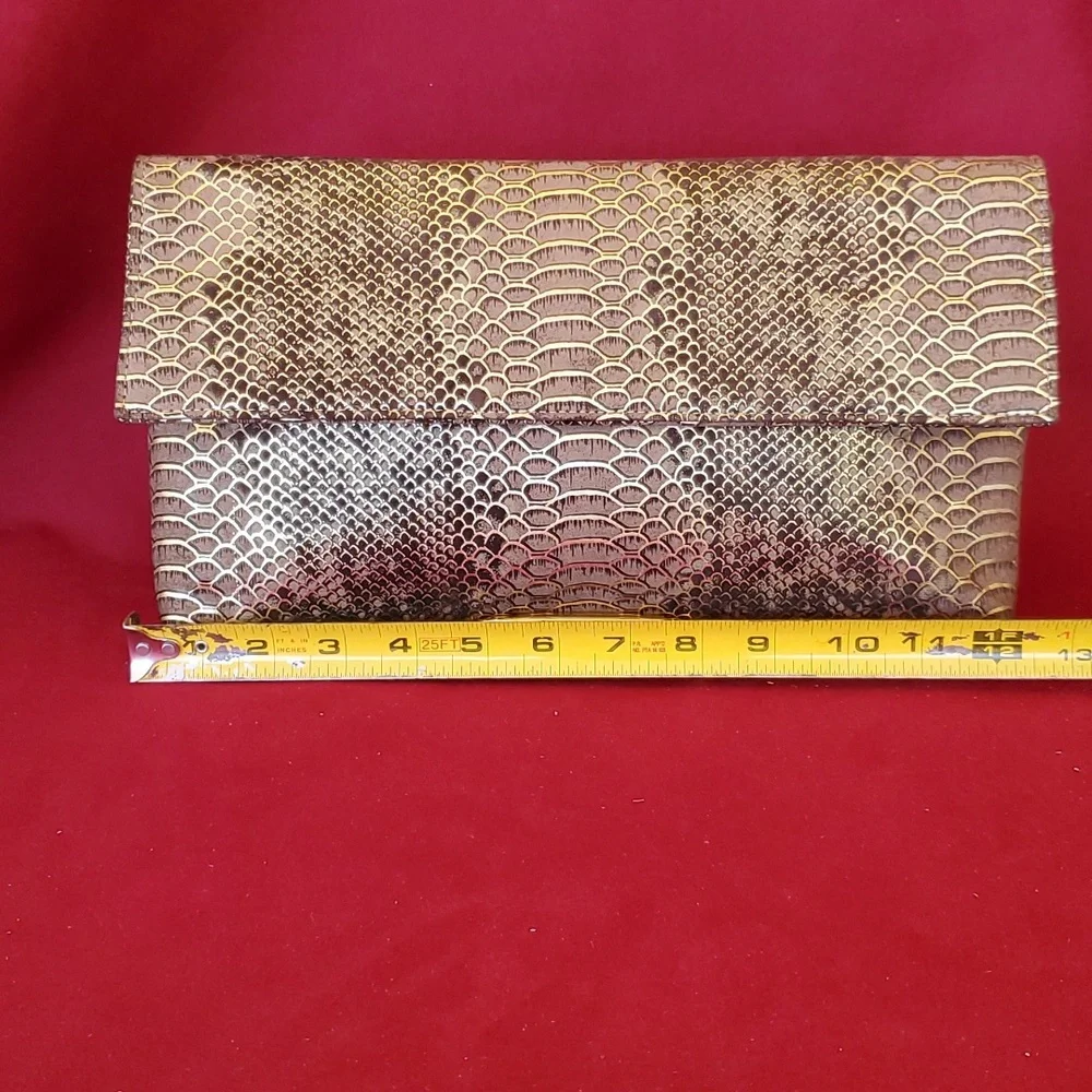 Handbags - Picture 2 of 6